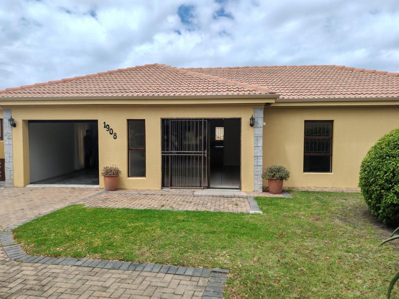 3 Bedroom Property for Sale in Sandbaai Western Cape